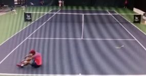 Tennisspelaren lägger sig - matchfixning bild