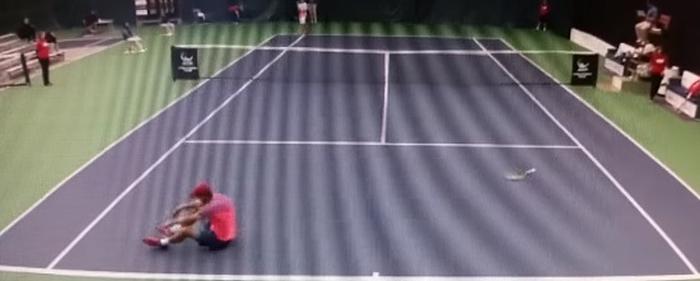 Tennisspelaren lägger sig - matchfixning bild